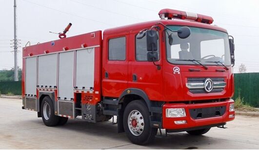 江特牌JDF5171GXFPM70/E6型泡沫消防车