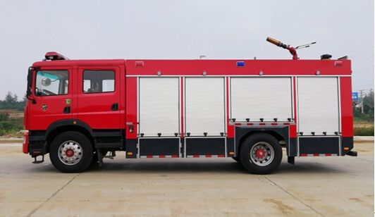 江特牌JDF5171GXFPM70/E6型泡沫消防车