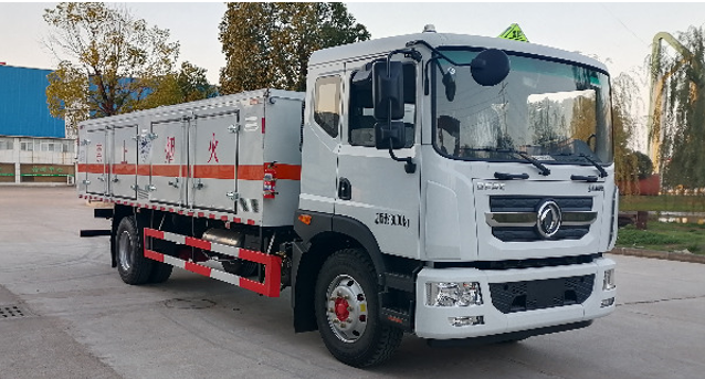 东风D9毒性气体厢式运输车