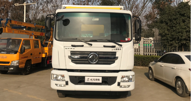 东风D9毒性气体厢式运输车