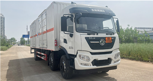 东风天锦前四后四毒性气体运输车