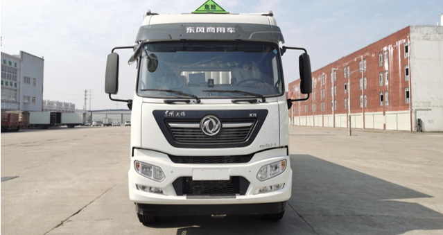 东风天锦前四后四毒性气体运输车