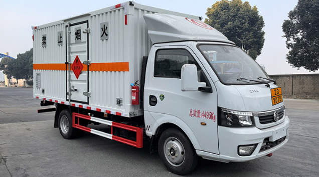 东风途逸易燃气体厢式运输车