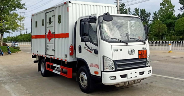 解放4米1易燃液体厢式运输车