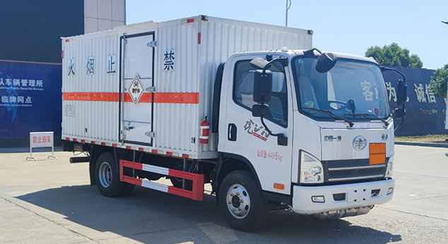 解放4米1毒性和感染性物品厢式运输车