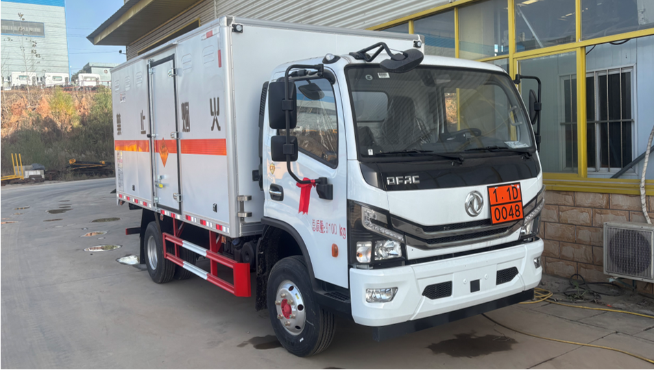 东风5吨烟花爆竹运输车